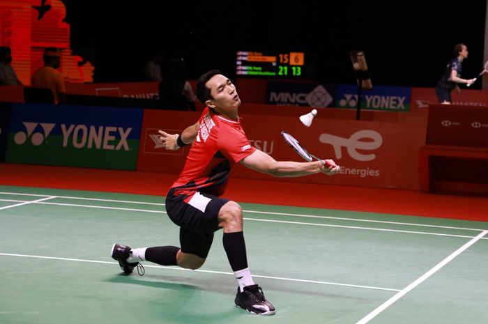 Pebulu tangkis tunggal putra Indonesia, Jonatan Christie, saat tampil pada babak pertama Indonesia Masters 2021, di The Westin Resort, Nusa Dua, Bali, Rabu (17/11/2021). 