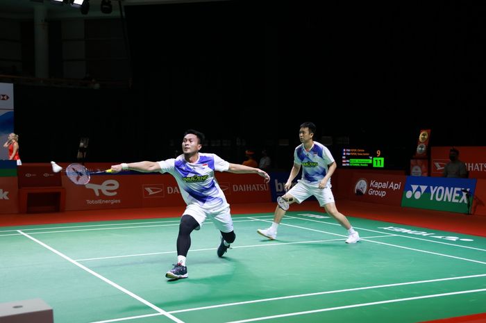 Pasangan ganda putra Indonesia, Mohammad Ahsan/Hendra Setiawan, pada babak pertama Indonesia Masters 2021 di Bali International Convention Center, Rabu (17/11/2021).