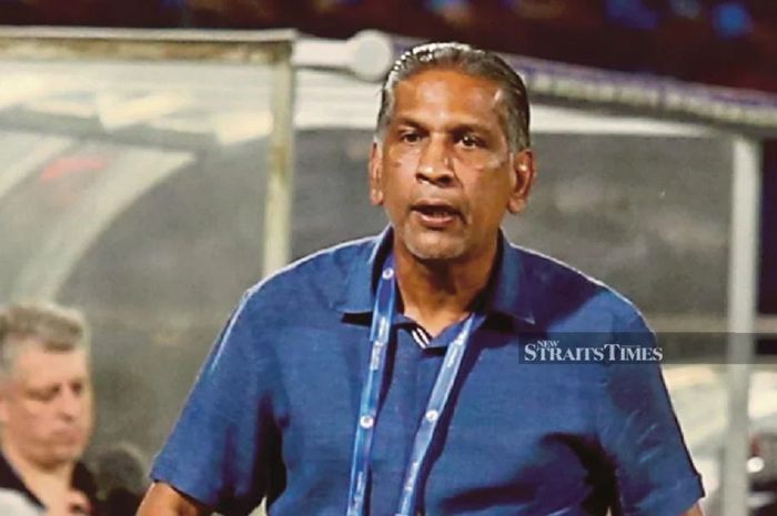 B Satiananthan, Presiden Asosiasi Pelatih Sepak Bola Malaysia (Football Coaches Association of Malaysia), sangat ragu terhadap kemampuan Timnas Malaysai di Piala AFF 2020.