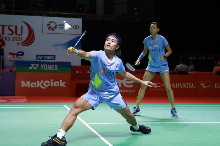 Pasangan ganda campuran Indonesia, Hafiz Faizal/Gloria Emenuelle Widjaja, pada perempat final Indonesia Masters 2021 di Bali International Convention Centre, Nusa Dua, Jumat (19/11/2021).