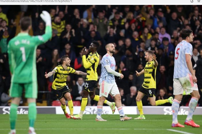 Krisis performa Manchester United kembali berlanjut usai dibantai empat gol di kandang Watford pada pekan ke-12 Liga Inggris 2021-2022.