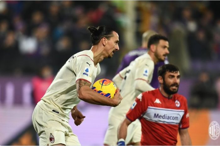 Zlatan Ibrahimovic dalam laga AC Milan vs Fiorentina pada pekan ke-13 Liga Italia, Minggu (21/11/2021) WIB di Artemio Franchi.