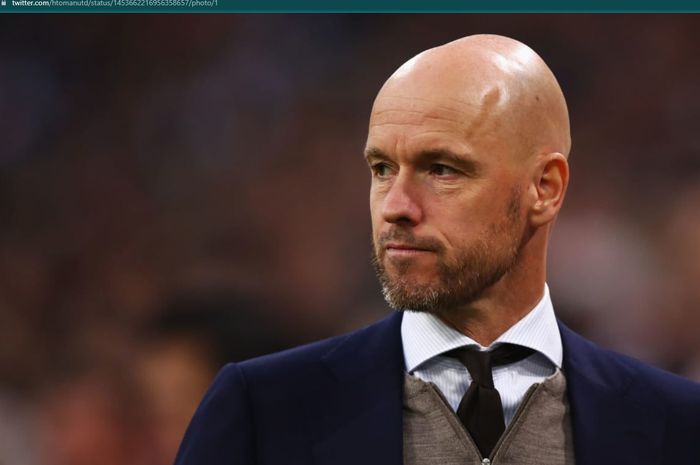 Manchester United resmi mengumumkan penunjukan Erik ten Hag sebagai pelatih anyar mulai akhir musim 2021-2022. 