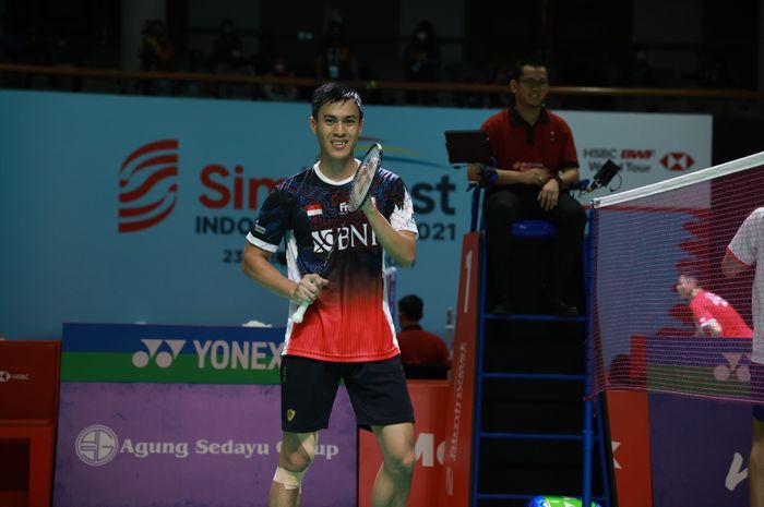 Pebulu tangkis tunggal putra Indonesia, Shesar Hiren Rhustavito, pada babak pertama Indonesia Open 2021 di Bali International Convention Centre, Selasa (23/11/2021).