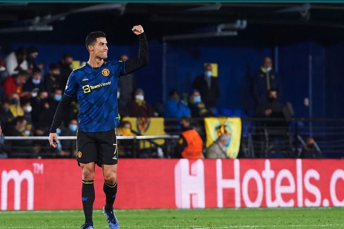 Cristiano Ronaldo berhasil membawa Manchester United meraih kemenangan atas Villrreal dan lolos ke babak 16 besar Liga Champions.