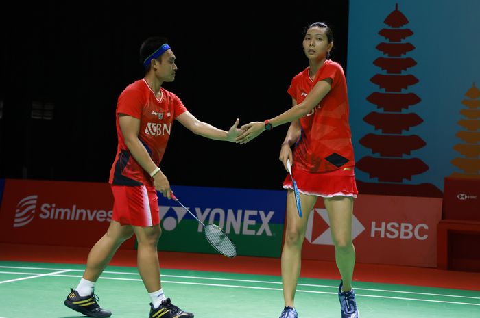 Pasangan ganda campuran Indonesia, Hafiz Faizal/Gloria Emanuelle Widjaja, saat tampil pada babak pertama Indonesia Open 2021 di Bali International Convention Centre &amp; The Westin Resort, Nusa Dua, Bali, Rabu (24/11/2021).