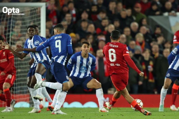 Thiago Alcantara mencetak satu dari tiga gol yang bersarang ke gawang FC Porto pada matchday kelima Grup B Liga Champions 2021-2022.