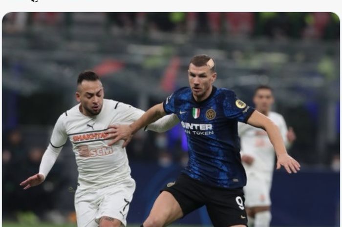 Edin Dzeko dalam laga Inter Milan vs Shakhtar Donetsk pada matchday 5 iga Champions, Rabu (24/11/2021) di Giuseppe Meazza.