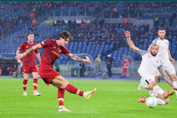 Soal Perekrutan Nicolo Zaniolo, Juventus punya keuntungan lebih dibanding dua pesaingnya, AC Milan dan Tottenham Hotspur, karena mereka dapat menawarkan beberapa pemain ke Roma. 