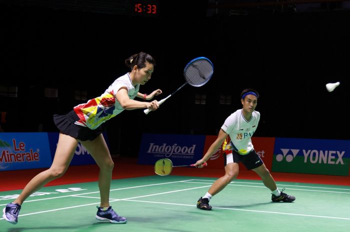 Pasangan ganda campuran Indonesia, Hafiz Faizal/Gloria Emanuelle Widjaja, saat bertanding di babak perempat final Indonesia Open 2021 di Bali International Convention Centre, Nusa Dua, Bali, Jumat (26/11/2021).