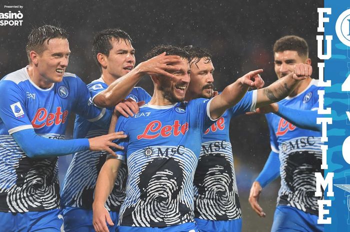 Selebrasi pemain-pemain Napoli saat menang 4-0 atas Lazio di Diego Armando Maradona Stadium, Minggu (28/11/2021).