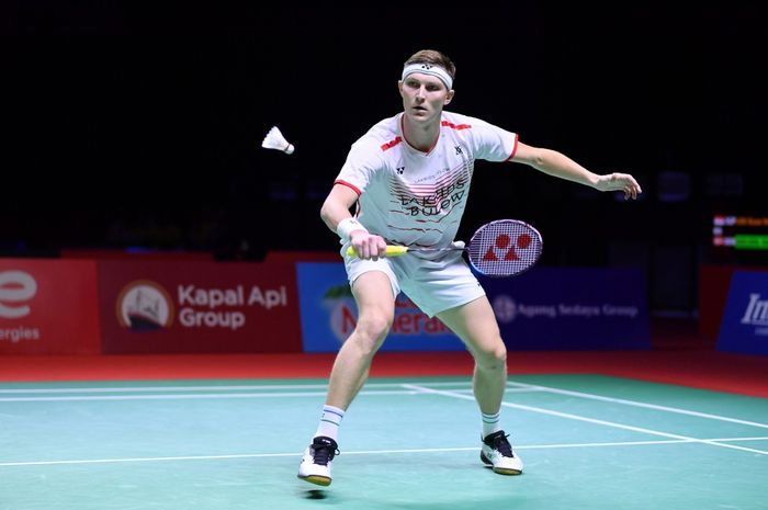 Pebulu tangkis tunggal putra Denmark, Viktor Axelsen, pada final Indonesia Open 2021 di Bali International Convention Centre, Nusa Dua, Minggu (28/11/2021).