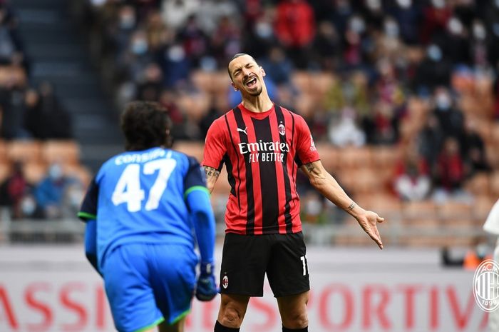 Ekspresi kekecewaan Zlatan Ibrahimovic pada laga AC Milan kontra Sassuolo.