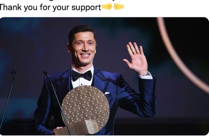 Robert Lewandowski masih berpeluang untuk mendapatkan trofi Ballon d'Or meski kalah dari Lionel Messi pada tahun ini.