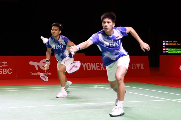 Pasangan ganda putra Indonesia, Pramudya Kusumawardana/Yeremia Erich Yoche Yacob Rambitan, pada laga perdana BWF World Tour Finals 2021 di Bali International Convention Centre, Nusa Dua, Rabu (1/12/2021).