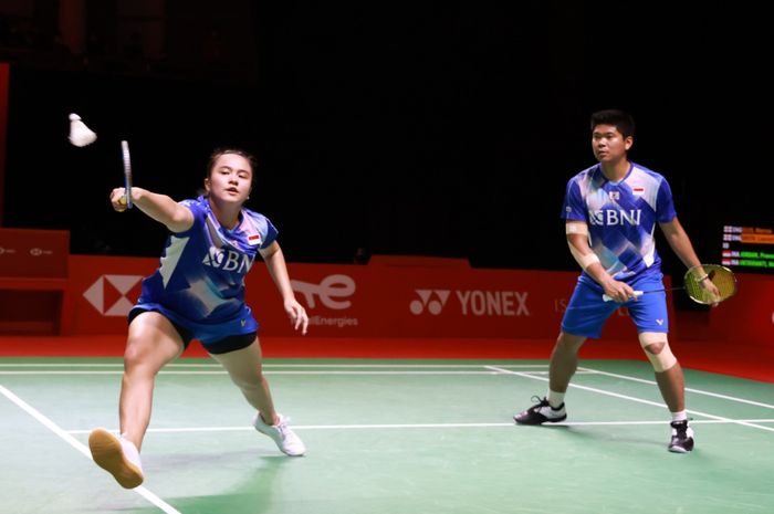 Pasangan ganda campuran Indonesia, Praveen Jordan/Melati Daeva Oktavianti, pada laga kedua grup BWF World Tour Finals 2021 di Bali International Convention Centre, Nusa Dua, Kamis (2/12/2021).