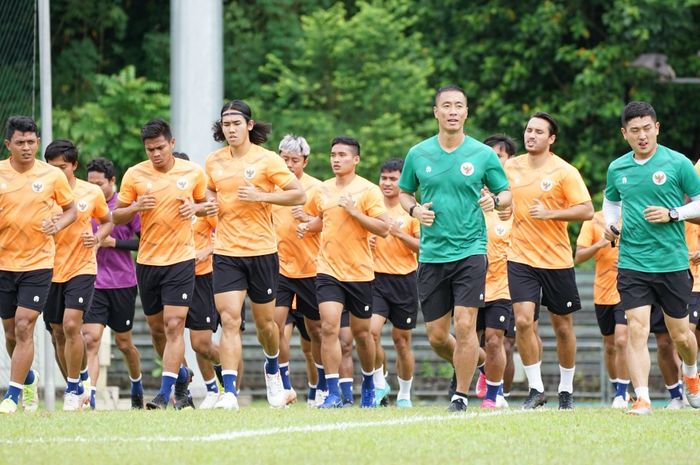 Timnas Indonesia menggelar sesi latihan di Singapura, Jumat (3/12/2021)