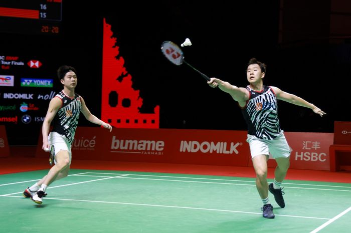 Pasangan ganda putra Indonesia, Marcus Fernaldi Gideon/Kevin Sanjaya Sukamuljo, pada semifinal BWF World Tour Finals 2021 di Bali International Convention Centre, Nusa Dua, Sabtu (4/12/2021).