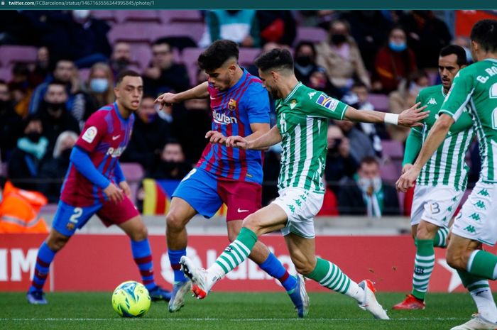 Barcelona takluk 0-1 dari Real Betis dalam lanjutan Liga Spanyol 2021-2022.