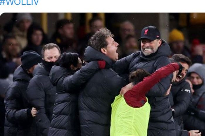 Pelatih Liverpool, Juergen Klopp, melakukan selebrasi dalam laga Liga Inggris kontra Wolverhampton Wanderers di Stadion Molineux, Sabtu (4/12/2021). Ilmu Klopp akan diturunkan pada Elkan Baggott. 