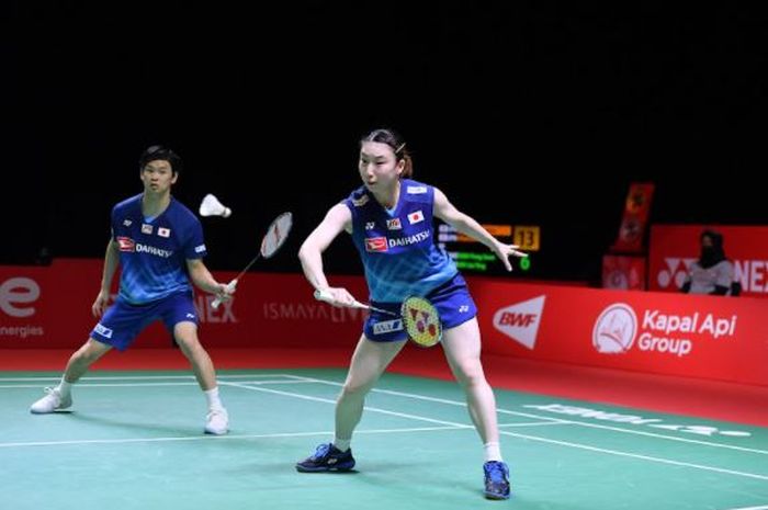 Pasangan ganda campuran Jepang, Yuta Watanabe/Arisa Higashino, saat tampil di BWF World Tour Finals 2021.