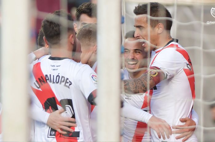 Rayo Vallecano merayakan kemenangan atas Espanyol dalam laga Liga Spanyol.