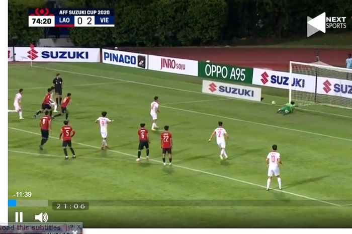 Kegagalan eksekusi penalti yang dibuat oleh pemain Vietnam, Vu Van Thanh.