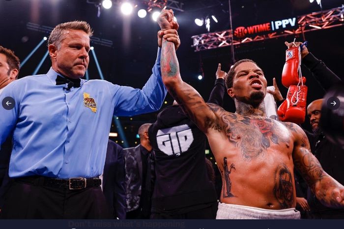 Gervonta Davis kala dinyatakan menang atas Mike Tyson dari Meksiko, Isaac Cruz di Staples Center, Los Angeles, California pada Minggu (5/12/2021) waktu setempat.