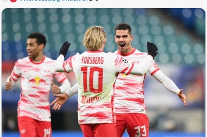 Andre Silva merayakan gol dalam laga RB Leipzig vs Manchester City pada matchday 6 Liga Champions, Selasa (7/12/2021) di Red Bull Arena, Leipzig.