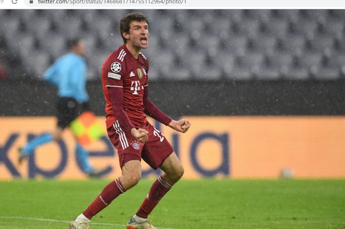 Pemain Bayern Muenchen, Thomas Mueller, merayakan gol ke gawang Barcelona dalam matchday ke-6 Grup E Liga Champions 2021-2022 di Allianz Arena, Rabu (8/12/2021) waktu setempat atau Kamis pukul 03.00 WIB.