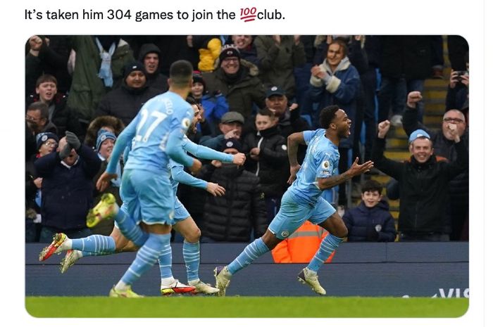 Raheem Sterling (kanan) merayakan golnya untuk Manchester City saat melawan Wolverhampton Wanderers, Sabtu (11/12/2021) di Stadion Etihad, Manchester.