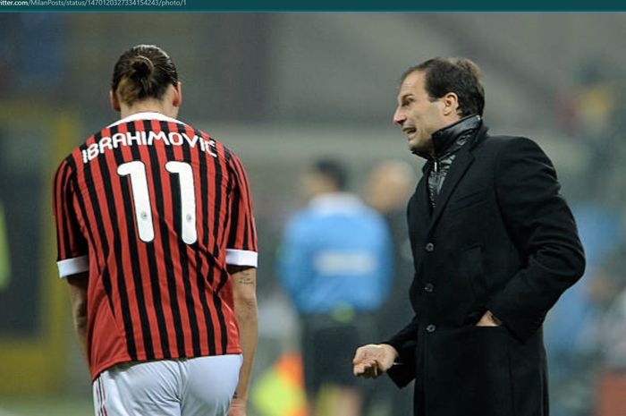 Massimiliano Allegri memberikan pengarahan untuk Zlatan Ibrahimovic dalam satu pertandingan AC Milan.