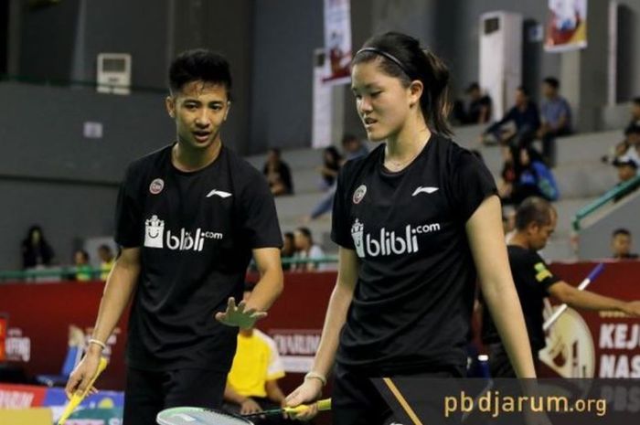 Pasangan ganda campuran Indonesia, Dejan Ferdinansyah/Serena Kani. Pasangan asal PB Djarum tersebut menjadi satu-satunya wakil Merah-Putih pada Kejuaraan Dunia 2021 setelah pemain berstatus Pelatnas PBSI memutuskan menarik diri dari turnamen.