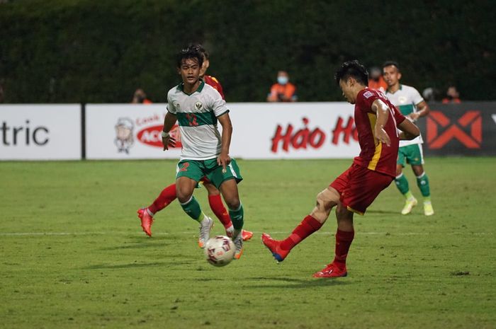 Timnas Indonesia saat melawan Vietnam dalam laga Grup B Piala AFF 2020, di Stadion Bishan, Singapura, Rabu (15/12/2021).