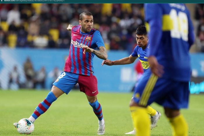  Dani Alves tak mempersalahkan Barcelona bermain di Liga Europa alias Liga Malam Jumat dan meminta rekan setimnya untuk meraih kemenangan.