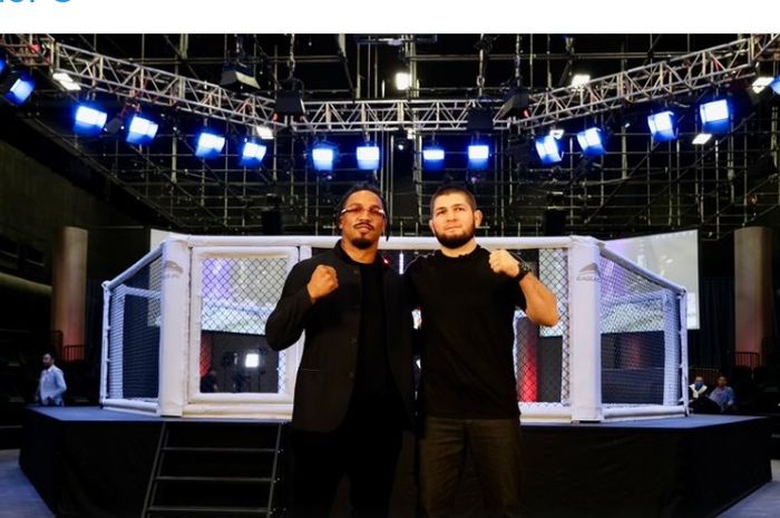 Eks jagoan UFC, Kevin Lee (kiri), dan Khabib Nurmagomedov (kanan),