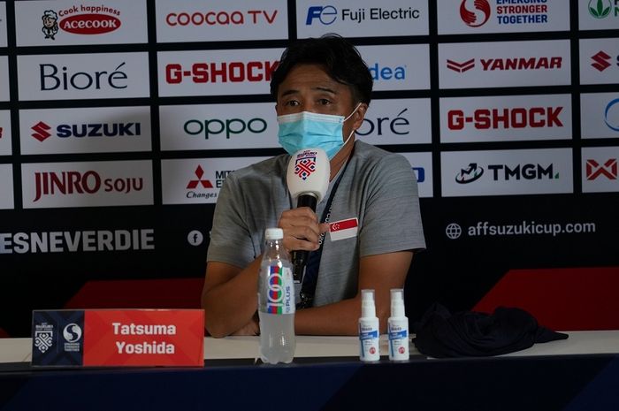 Pelatih timnas Singapura,  Tatsuma Yoshida.