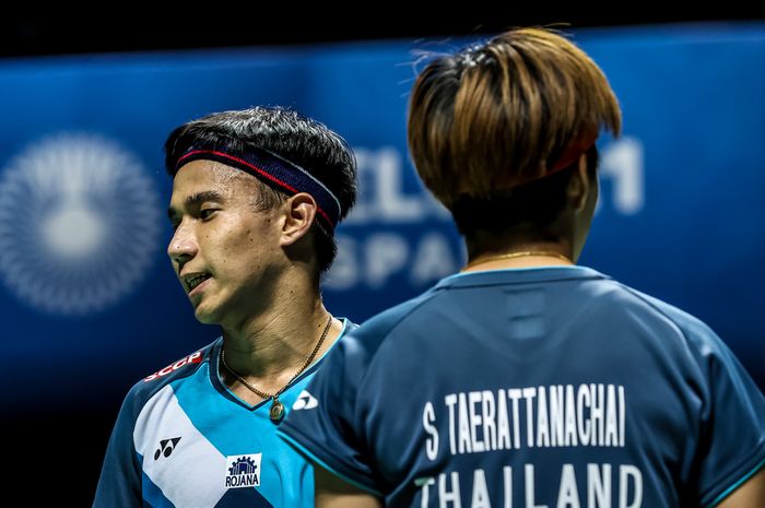 Pasangan ganda campuran Thailand, Dechapol Puavaranukroh/Sapsiree Taerattanachai, kembali berlaga di final Kejuaraan Dunia 2021. Ini adalah final kelima secara beruntun bagi wakil Thailand itu.