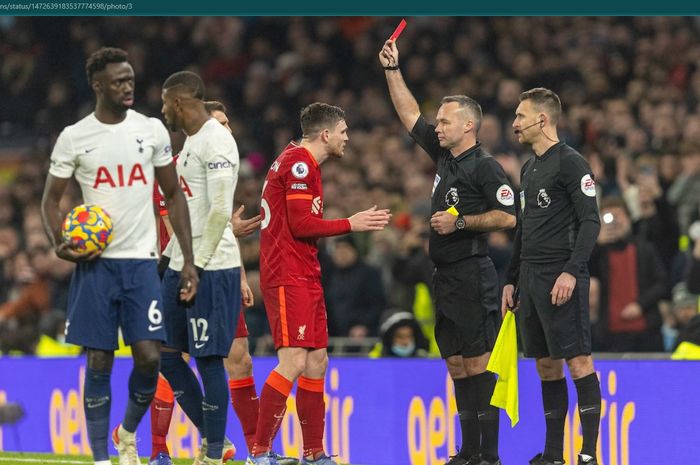 Juergen Klopp menyebut official VAR bolos kerja karena Andrew Robertson dan Harry Kane mendapat perlakuan yang berbeda.