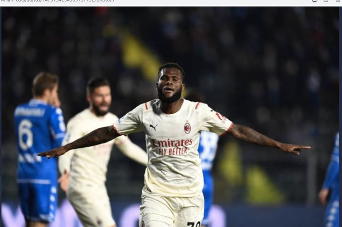 Direktur teknik AC Milan, Paolo Maldini, mengaku siap bersaing dengan Barcelona untuk mendapatkan tanda tangan Franck Kessie.