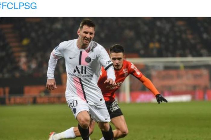 Striker Paris Saint-Germain, Lionel Messi, beraksi dalam laga Liga Prancis kontra Lorient di Stade du Moustoir, Rabu (22/12/2021).