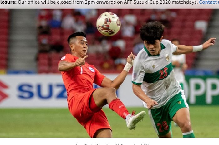 Pemain Timnas Singapura kelahiran Surabaya, Amy Recha (kiri), ketika melawan Timnas Indonesia.