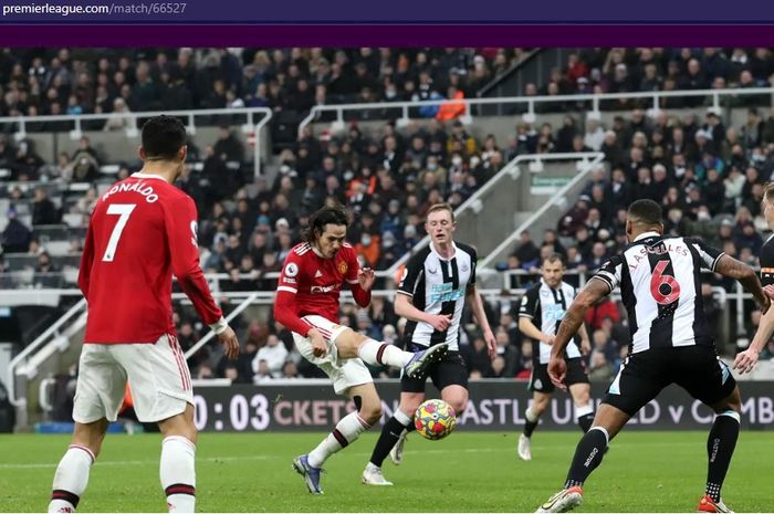 Manchester United tak jadi dipermalukan Newcastle United berkat penyelamatan dari Edinson Cavani dalam laga Liga Inggris 2021-2022. 