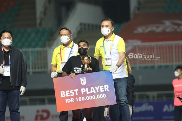 Pemain RANS Cilegon FC, Rifal Lastori, menjadi pemain terbaik Liga 2 2021.