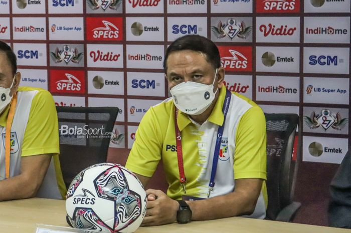 Menteri Pemuda dan Olahraga Republik Indonesia, Zainudin Amali, sedang melakukan jumpa pers di Stadion Pakansari, Bogor, Jawa Barat, 30 Desember 2021.