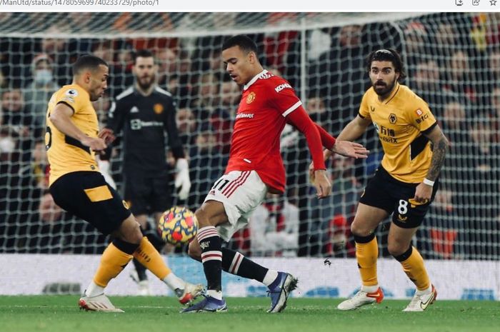 Wolverhampton Wanderers berhasil membuat Manchester United kewalahan di babak pertama setelah menggempur mereka dengan 13 tembakan.