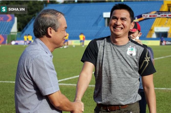 Mantan pelatih Timnas Thailand, Kiatisuk Senamuang.