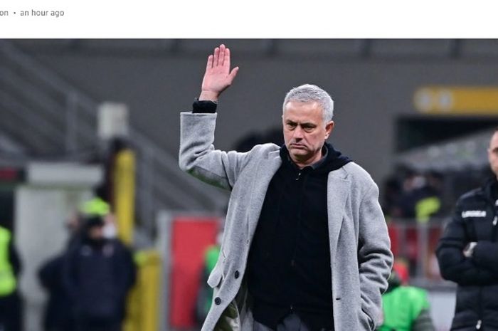 Pelatih AS Roma, Jose Mourinho, usai laga versus AC Milan di San Siro, Kamis (6/1/2022) waktu setempat.