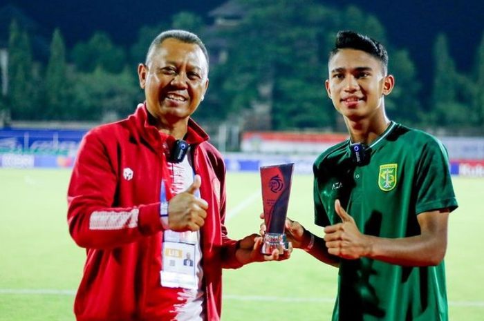 Marselino Ferdinand meraih gelar Pemain Muda Terbaik Liga 1 Bulan Desember 2021.