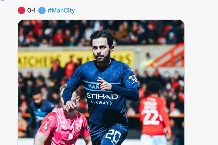 Pemain Manchester City, Bernardo Silva, bereaksi usai mencetak gol ke gawang Swindon Town FC pada babak ketiga Piala FA, Kamis (7/1/2022)